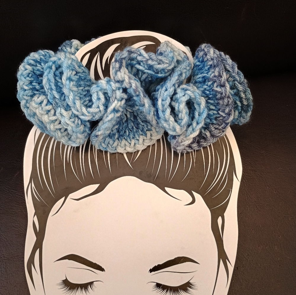 Scrunchie - Picture 4 of 16